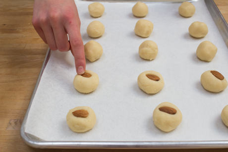 chinese-almond-cookies