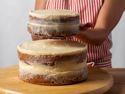  Placer l’étage du dessus d’un gâteau étagé