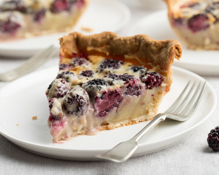 Tarte aux mûres et à la crème pâtissière