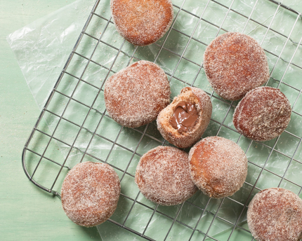 Beignets à la crème au chocolat et cardamome