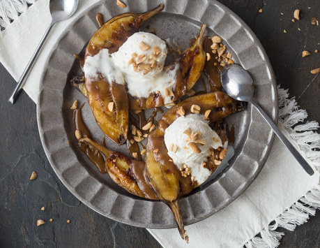 Bananes grillées avec caramel au beurre d’arachide