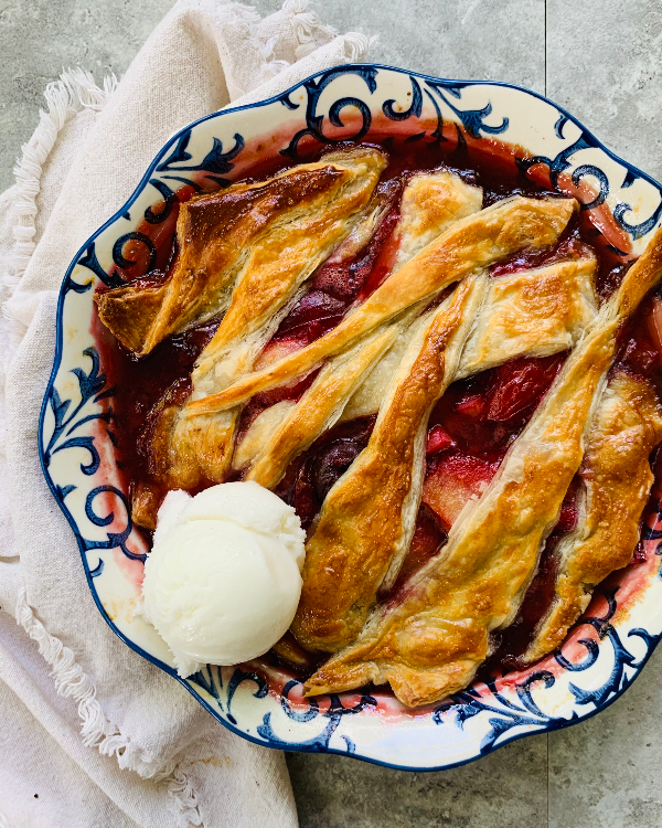 Un plat de pawdowdy avec crème glacée