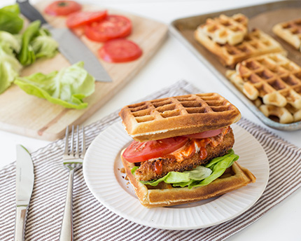 Gaufre-sandwich au poulet frit