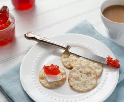 Gelée à la rhubarbe et fraises