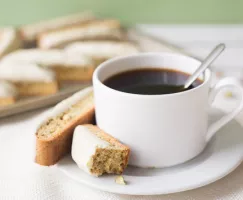 Biscottis à l’orange, cardamome et chocolat blanc