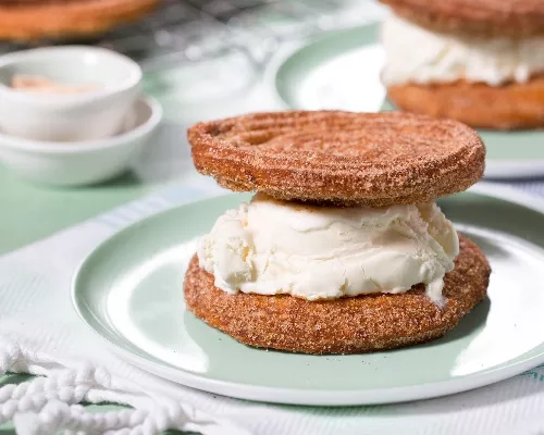 Sandwich churros à la crème glacée