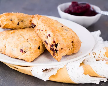 Scones au citron et canneberges